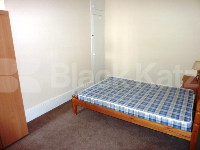 			IDEAL FOR 3 SHARERS!, 2 Bedroom, 1 bath, 1 reception Flat			 Old Marylebone Road, MARLEBONE